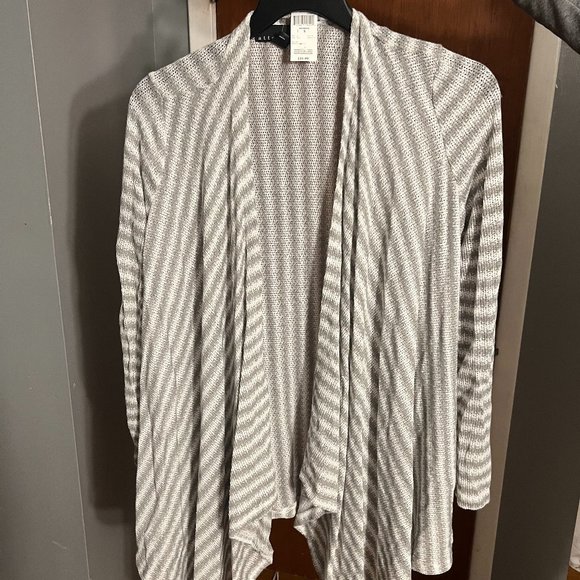 Sweaters - NEW Gray open cardigan